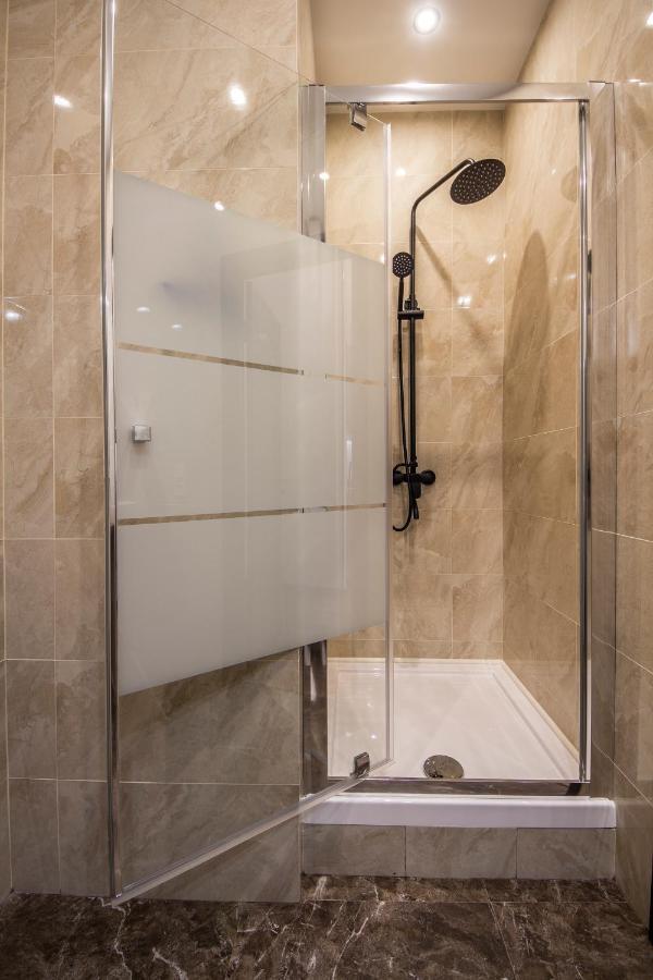 Apartments On Ploshcha Ukrainskykh Heroiv เคียฟ ภายนอก รูปภาพ
