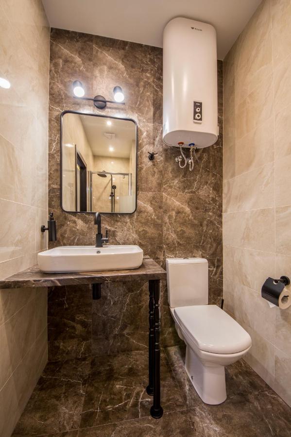 Apartments On Ploshcha Ukrainskykh Heroiv เคียฟ ภายนอก รูปภาพ